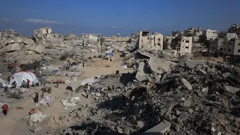 Military Tanks Push into Major Gazan Civilian District